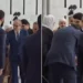 Presiden Suriah Ahmad al-Sharaa mencium tangan ayahnya hari ini (media sosial)