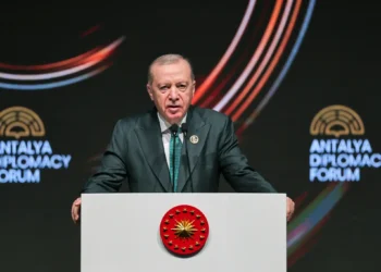 Presiden Turki Recep Tayyip Erdogan menyampaikan pidato selama Forum Diplomasi Antalya, di Antalya, Turki selatan, 17 April 2026. (Riza Ozel/AP)