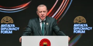 Presiden Turki Recep Tayyip Erdogan menyampaikan pidato selama Forum Diplomasi Antalya, di Antalya, Turki selatan, 17 April 2026. (Riza Ozel/AP)
