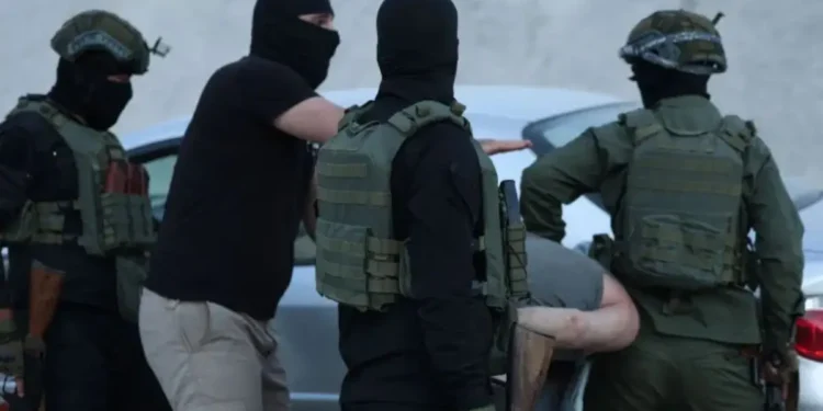 Pasukan keamanan Suriah menangkap seorang anggota ISIS di provinsi Idlib - 7 Agustus 2025 (Kementerian Dalam Negeri)