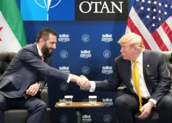 Presiden AS Donald Trump bertemu dengan Presiden Suriah Ahmad al-Sharaa di sela-sela KTT NATO di Ankara, Turki, 8 Juli 2026. (Foto AP/ Alex Brandon)
